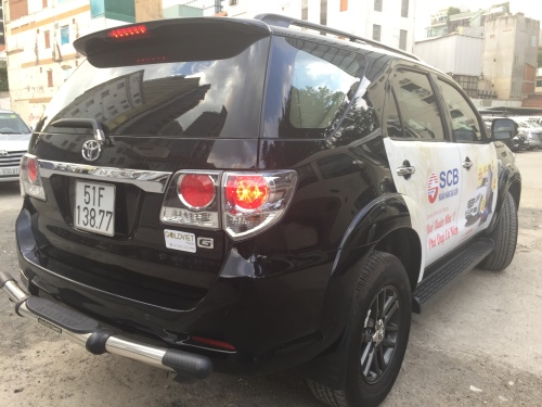 Dán decal quảng cáo trên xe hơi - To Chau Group Thi công Thực Hiện 2018.